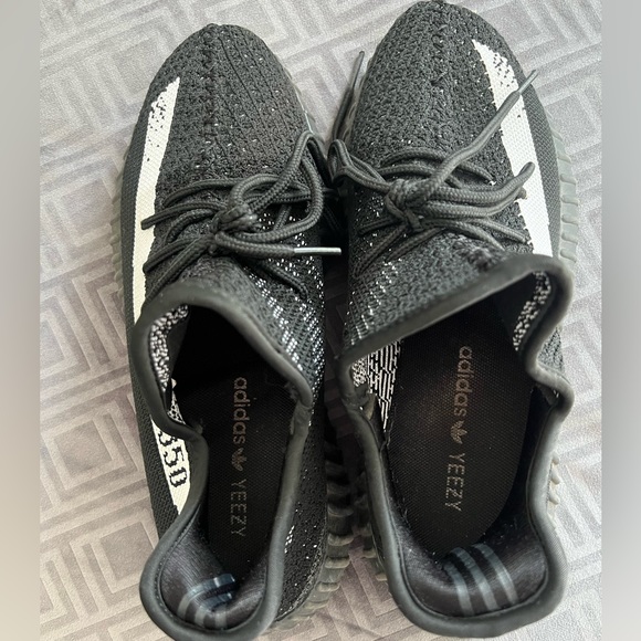Designer shoe Yeezy boost - Picture 2 of 7